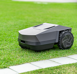 Chytrá robotická sekačka MR.GRASS InverX AI36