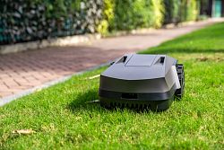 Chytrá robotická sekačka MR.GRASS InverX AI36